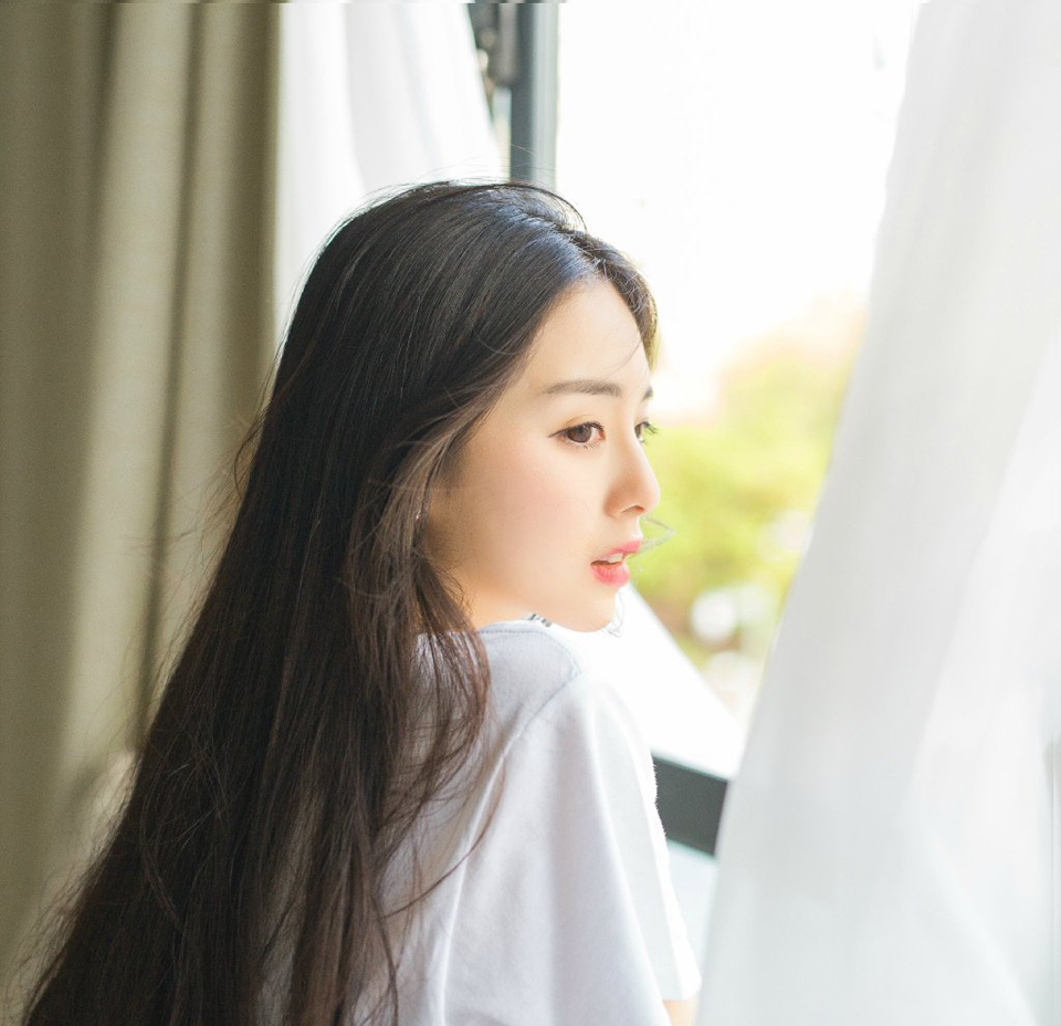 孙权想过暗中收拾周瑜，不只是因为孙策的事情很可能被周瑜探知，更因为周瑜的影响力，周瑜在军中的声望太大，大到哪怕孙权处心积虑将太史慈、贺齐这些昔日追随孙策的猛将调开，但在江东军队中，周瑜一句话，甚至比自己的命令都要管用，他只能培植自己的新势力，比如周泰、蒋钦，都是孙权为了有一支亲信人马提拔起来的，哪怕这两个人曾经还做过水匪，孙权也不在意，他需要的，只是忠诚。